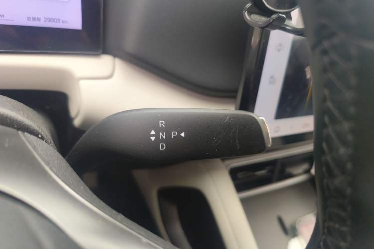 Used BYD Yuan UP 2025 Intelligent Driving Version 401 km Leading Edition Gear Lever