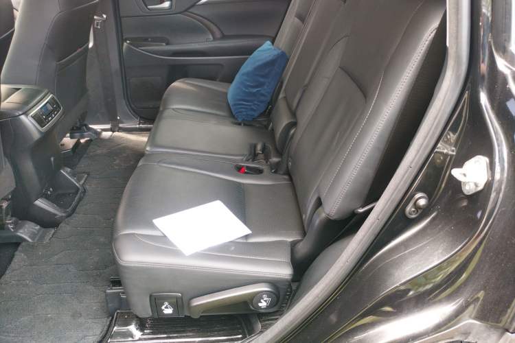 Used Toyota Highlander 2018 2.0T Four-Wheel Drive Ultimate Edition 7-Seater Emission Standard China V Left Rear Seat