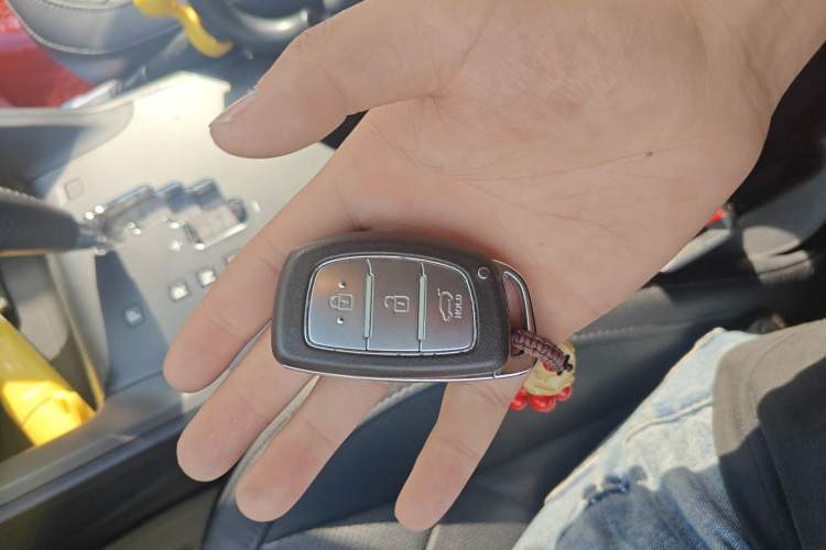 Used Hyundai ix35 2013 2.0L Automatic Two-Wheel Drive Smart GLS China IV Standard