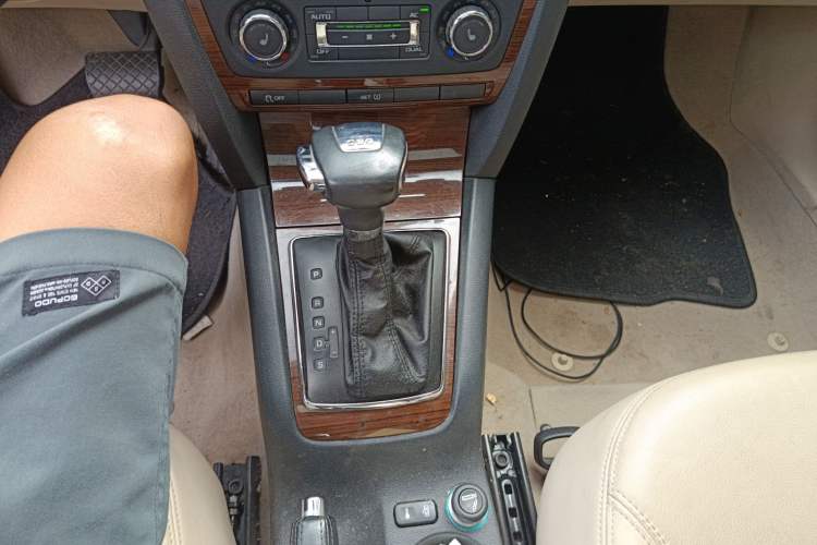 Used Skoda Octavia 2010 1.4TSI DSG Elegance Edition Gear Lever