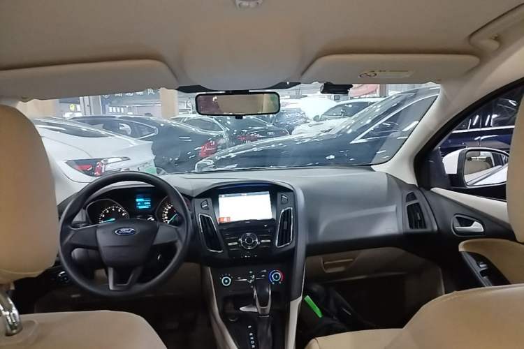 Used Ford Focus 2017 Sedan 1.6L Automatic Comfort Plus SmartDrive Edition Headliner