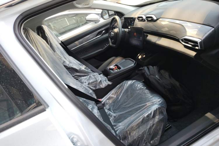 Used Dongfeng Aeolus SKY EV01 2025 530 km AIR Elite Edition Right Front Seat