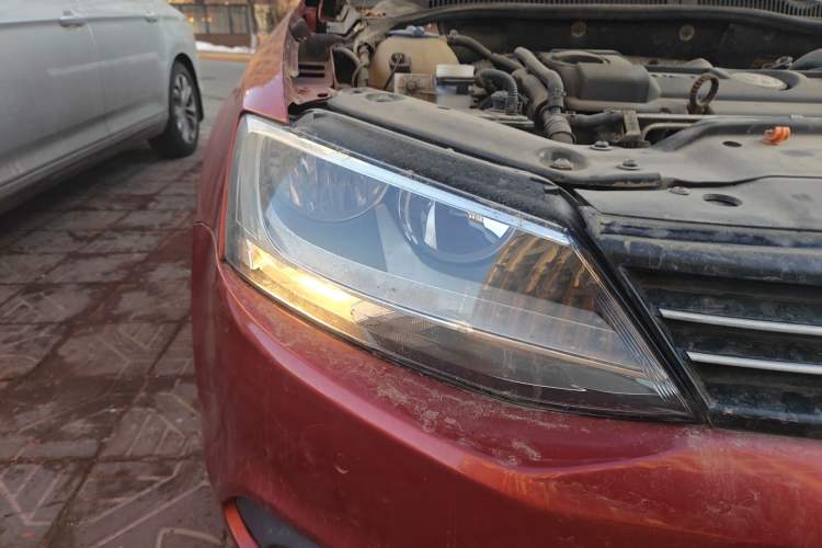 Used Volkswagen Sagitar 2012 1.4TSI Automatic Luxury Edition Right Front Headlight