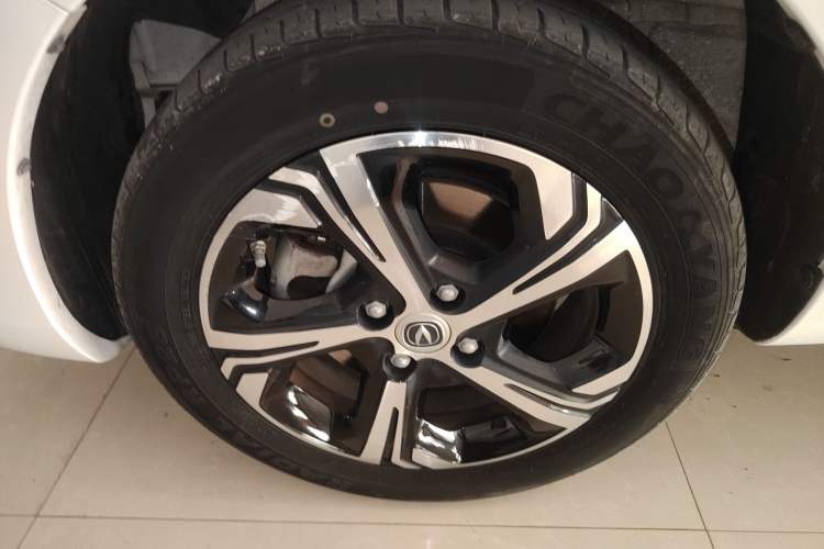 Used CHANGAN Benni E-Star 2022 Qingxin Edition Colorful Model Lithium Iron Phosphate Left Front Wheel Hub