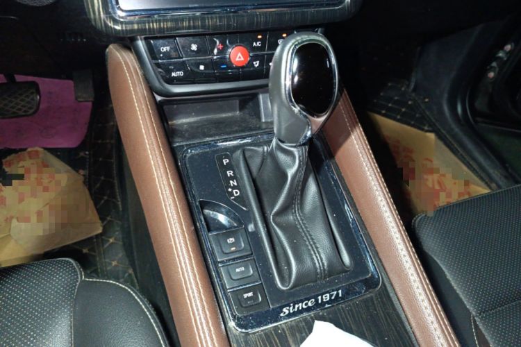 Used SWM X7 2017 1.5T Automatic Smart Enjoyment Version 7 Seats Gear Lever