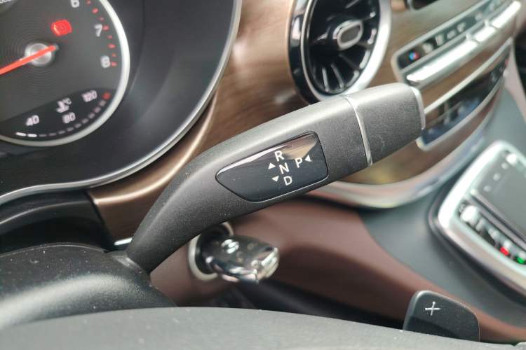 Used Mercedes-Benz V-Class 2022 V 260 L Long-wheelbase Luxury Edition Gear Lever