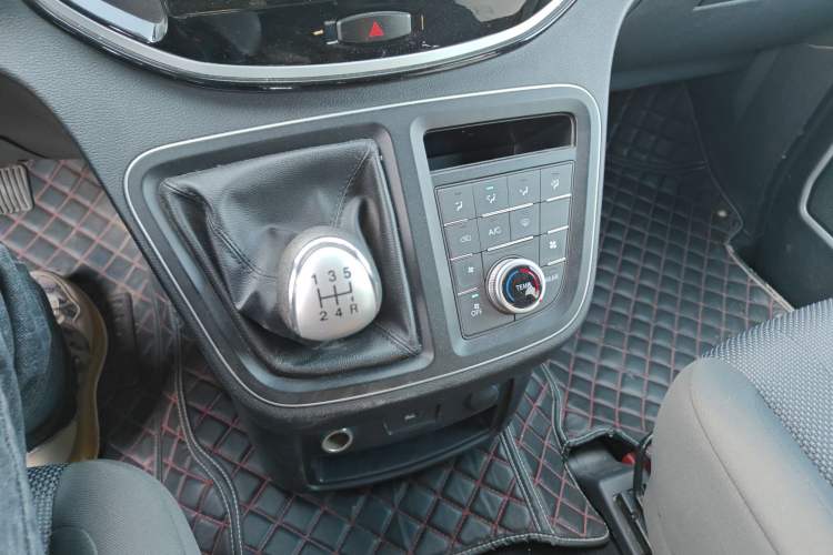 Used JAC Refine M4 2019 Business & Travel Series 2.0L Manual Speed Edition China VI Standard