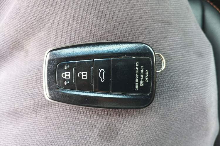 Used Toyota Camry 2019 2.0S FENGSHANG Version China VI Standard Vehicle Key