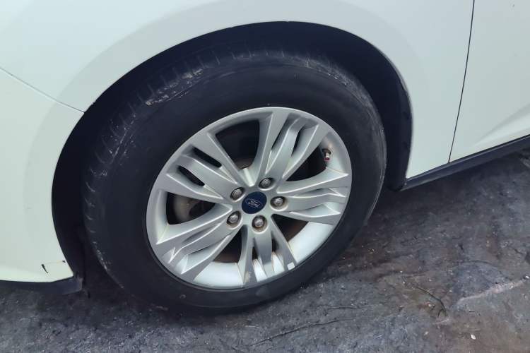 Used Ford Focus 2015 Hatchback 1.6L Manual Fashion Edition
