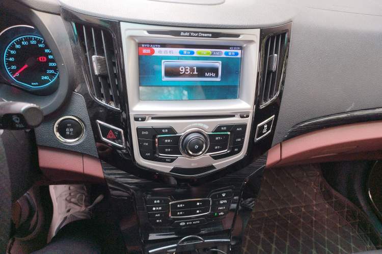 Used BYD Surui 2015 Revised Version 1.5L Manual Luxury Edition
