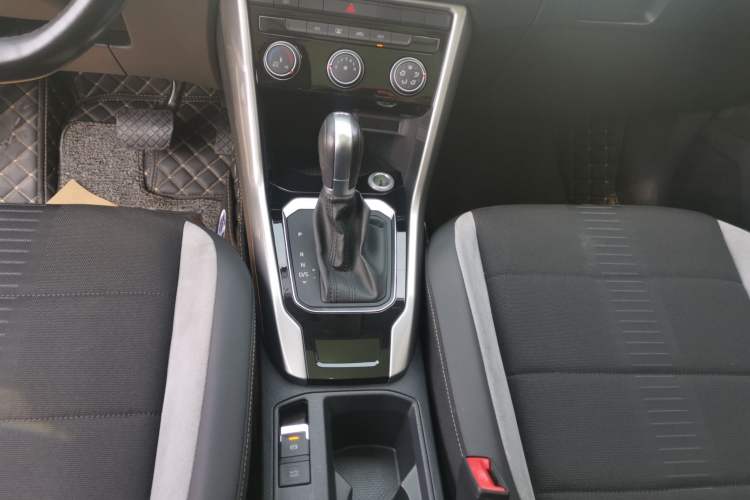 Used Volkswagen T-ROC 2020 230TSI DSG Two-Wheel Drive Advanced Version Gear Lever