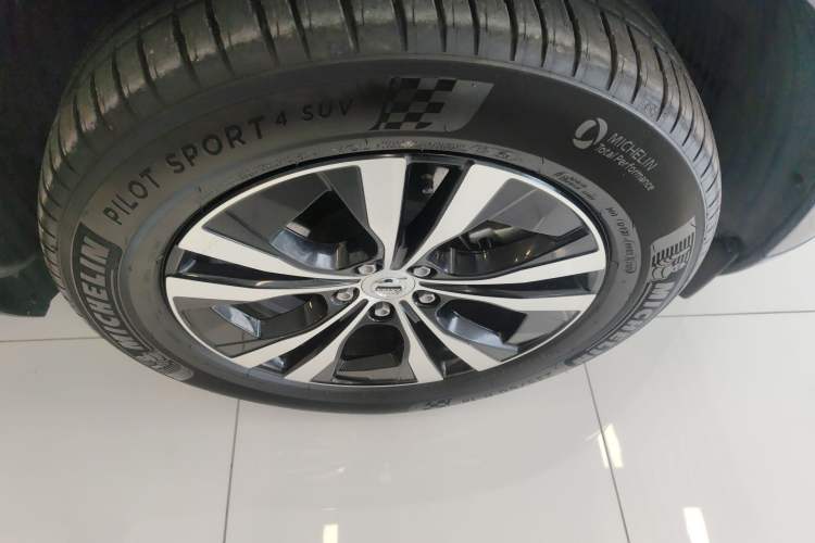 Used Volvo XC60 2025 B5 4x4 Smart Luxury Edition Right Front Wheel Hub