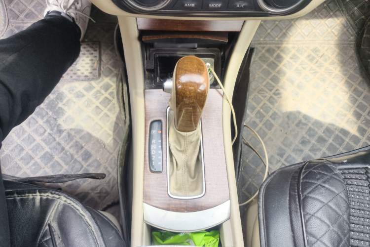 Used Nissan Sylphy 2009 1.6XL Automatic Luxury Sunroof Edition Gear Lever