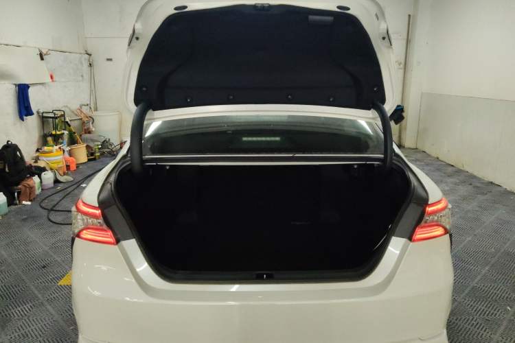 Used Toyota Camry 2019 2.5S FENGSHANG Version China VI Standard Trunk