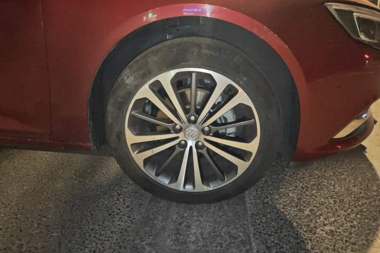 Used Buick Regal 2017 28T Luxury Edition Right Front Wheel Hub