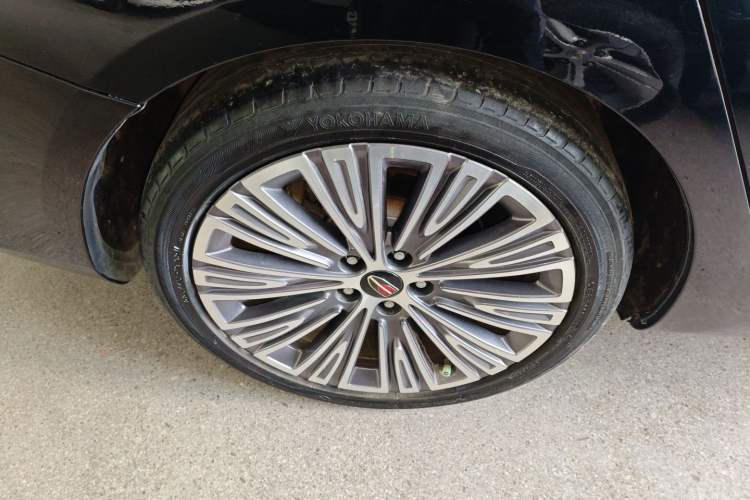 Used Hongqi H5 2022 Classic Model Facelift 1.5T DCT Qiyun Edition Right Rear Wheel Hub