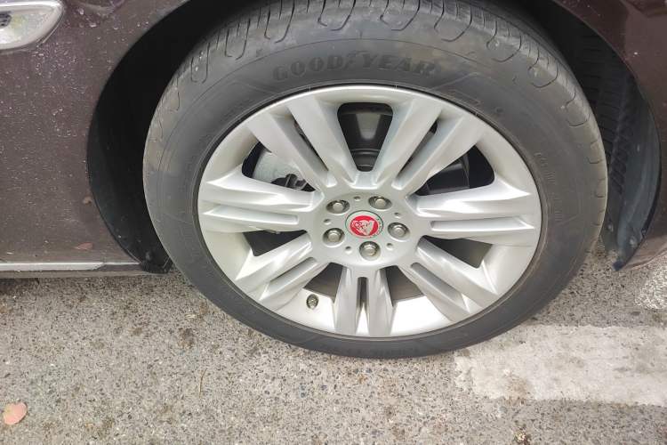 Used Jaguar XFL 2018 XFL 2.0T 250 PS Luxury Edition Right Front Wheel Hub