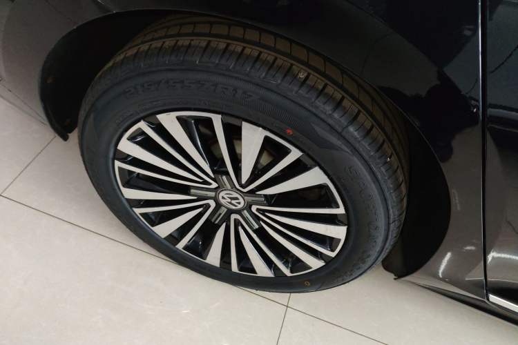 Used Volkswagen Passat 2020 330TSI Elite Edition China VI Right Rear Wheel Hub