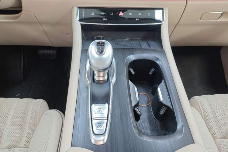 Used VOYAH Dream 2024 PHEV Ultra-Long Range Flagship Edition