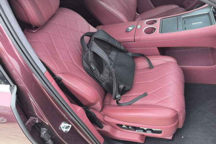 Used Hima AITO M8 2025 Extended-Range Ultra Version 53.4 kWh 5-Seater Edition
