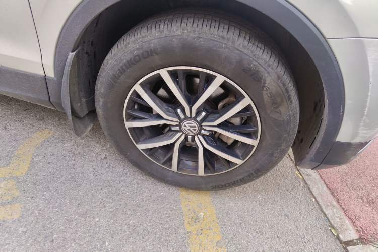 Used Volkswagen Tiguan L 2017 330TSI Automatic Two-Wheel Drive Luxury Edition Right Front Wheel Hub