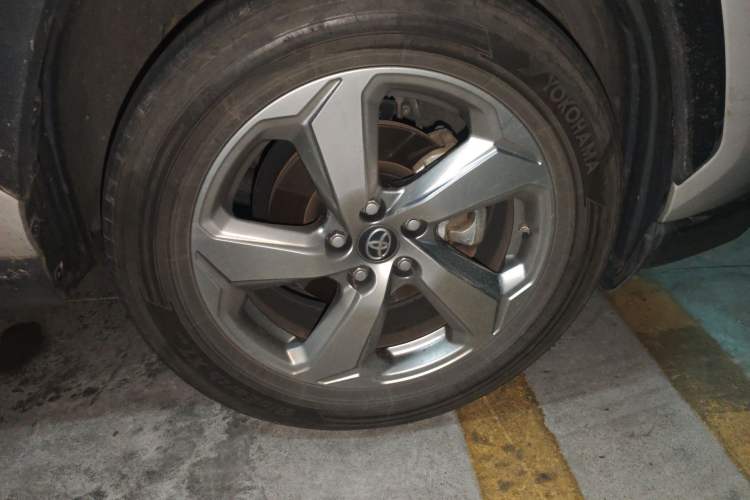 Used Toyota RAV4 2021 2.0L CVT Two-Wheel Drive Fashion PLUS Edition Right Front Wheel Hub