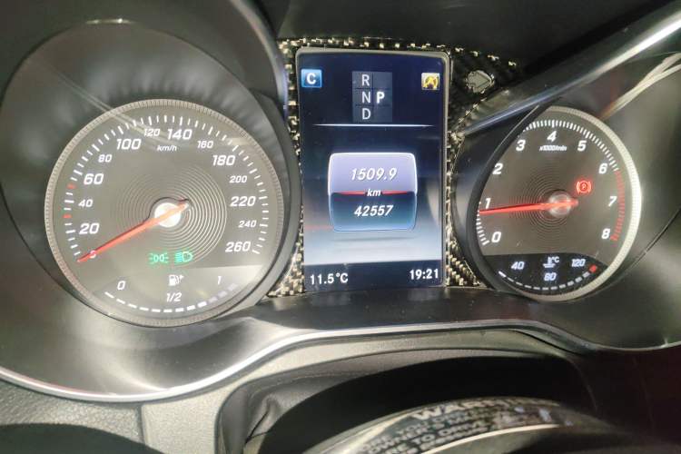 Used Mercedes-Benz GLC 2019 Facelift GLC 260 L 4MATIC Luxury Model Odometer Close Up