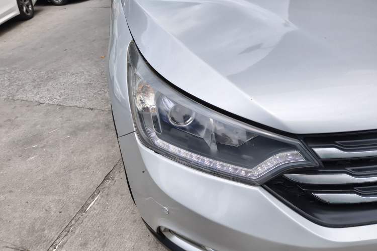 Used Dongfeng Aeolus AX7 2015 2.0L Automatic Zhiyue Version Right Front Headlight