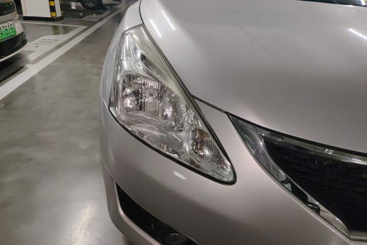 Used Nissan Tiida 2011 1.6L CVT Smart Version Right Front Headlight