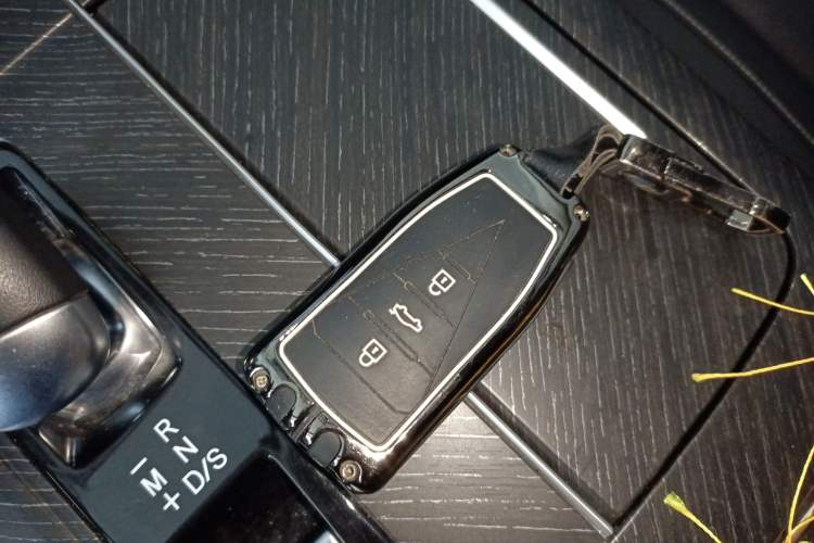 Used Venucia V 2023 260T Black Horse Edition Pro Vehicle Key