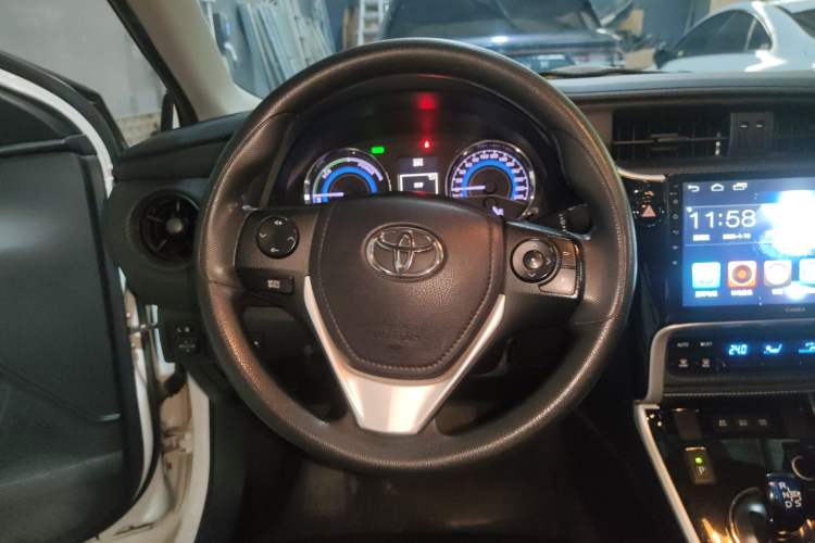 Used Toyota Levin 2017 Revised Dual-Engine 1.8H GS E-CVT Elite Sunroof Version China V Standard Steering Wheel