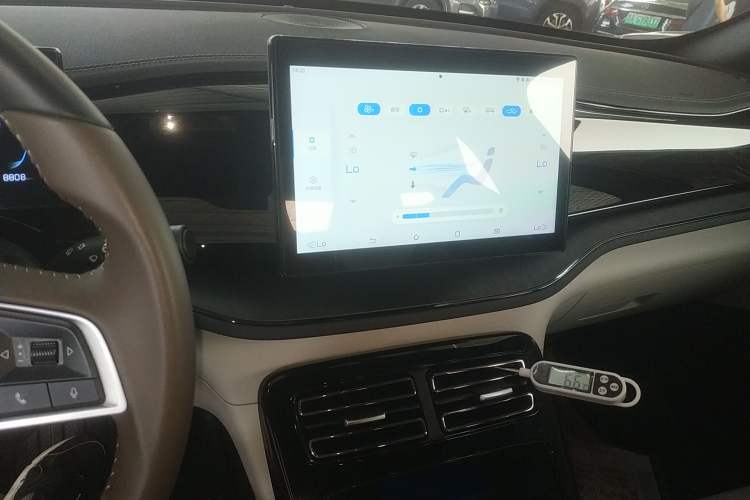 Used BYD Qin PLUS 2024 HONOR Edition DM-i 55KM Leading Model Audio And AC Panel