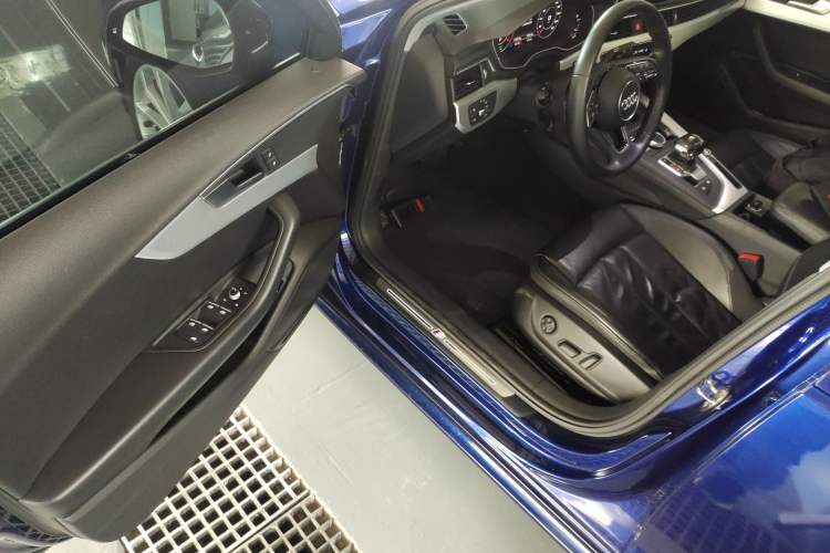 Used Audi A4L 2018 30th Anniversary Edition 40 TFSI Fashion Model
