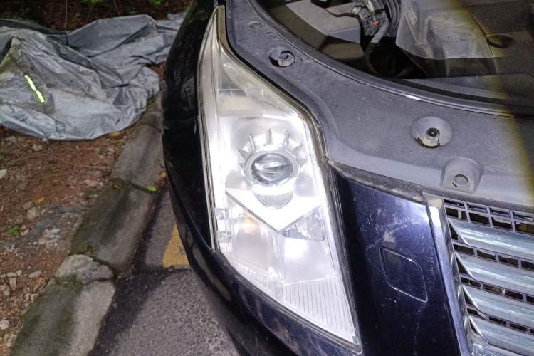 Used Cadillac SRX 2013 3.0L Elite Model Right Front Headlight