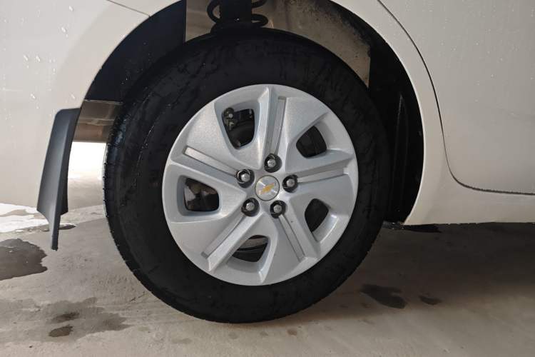 Used Chevrolet Monza 2019 320T Manual Xinxin Edition China VI Exterior 5