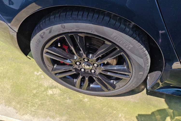 Used Jaguar XEL 2024 2.0T 250 PS R-DYNAMIC S Ebony Black Sport Edition Right Rear Wheel Hub