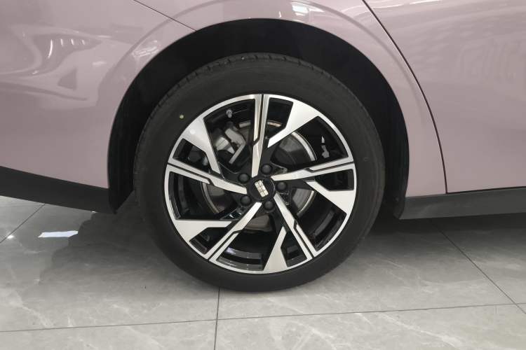 Used Geely Galaxy L6 2024 125km Creative Edition
