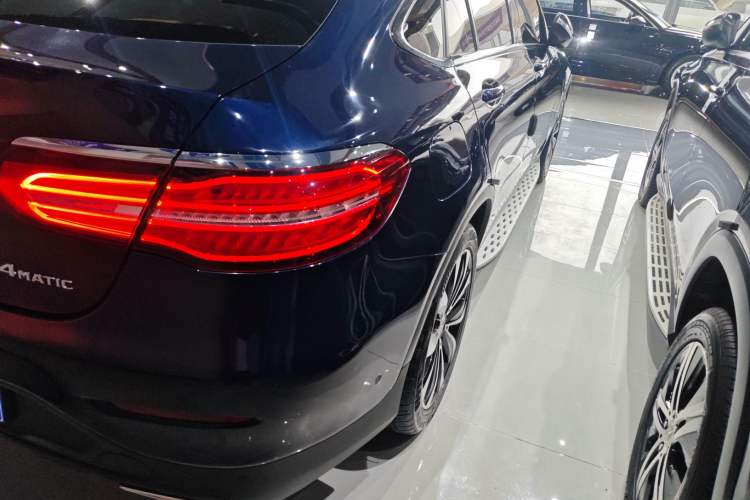 Used Mercedes-Benz GLC Coupe 2017 GLC 260 4MATIC Coupe SUV
