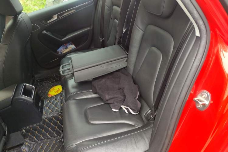 Used Audi A4L 2012 2.0 TFSI automatic Comfort trim level Left Rear Seat