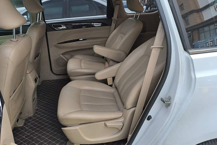 Used Baojun 730 2016 1.5T Manual Comfort Version 7 Seats Left Rear Seat