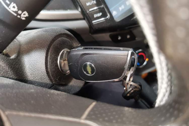 Used Chevrolet Aveo Sonic 2011 Sedan 1.4L MT SL
