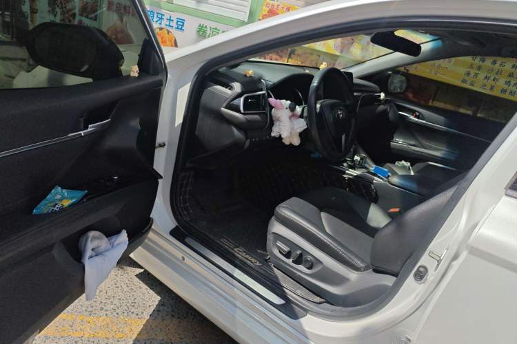 Used Toyota Camry 2021 2.0G Luxury Edition
