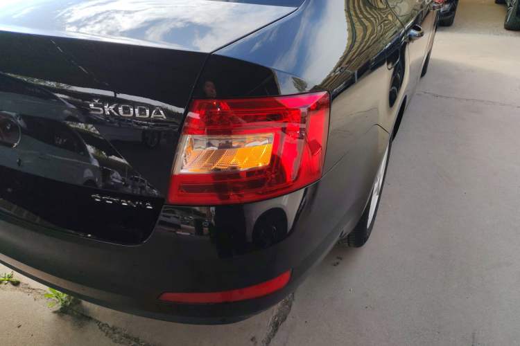 Used Skoda Octavia 2015 1.6L Automatic Yijie Edition Right Rear Taillight