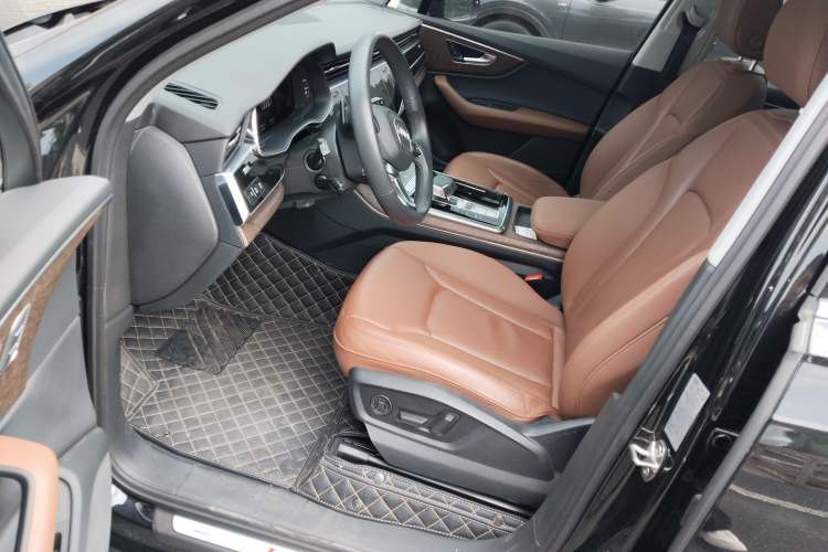 Used Audi Q7 2021 45 TFSI quattro S line Sport model Driver Seat