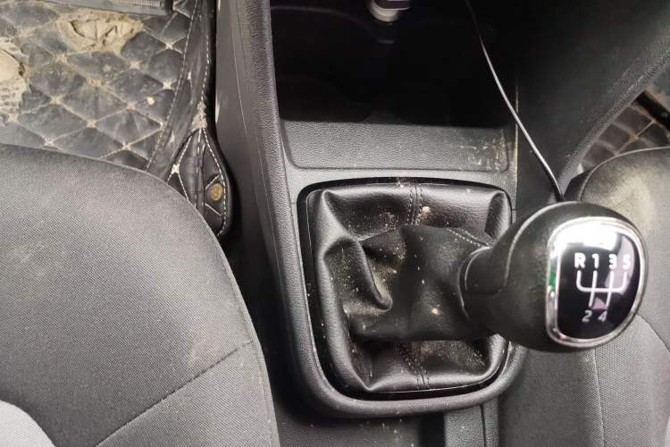 Used Skoda Rapid 2018 1.6L Manual Standard Edition Gear Lever