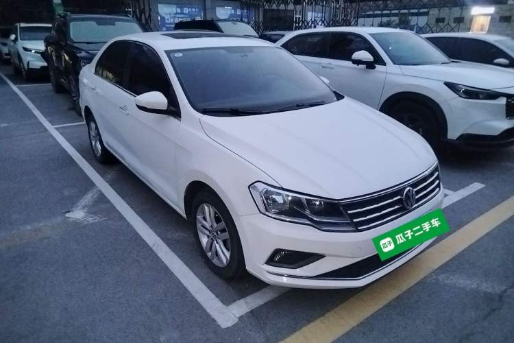 Used Volkswagen Jetta 2017 1.5L Manual Comfort Model Front Right 45 Deg