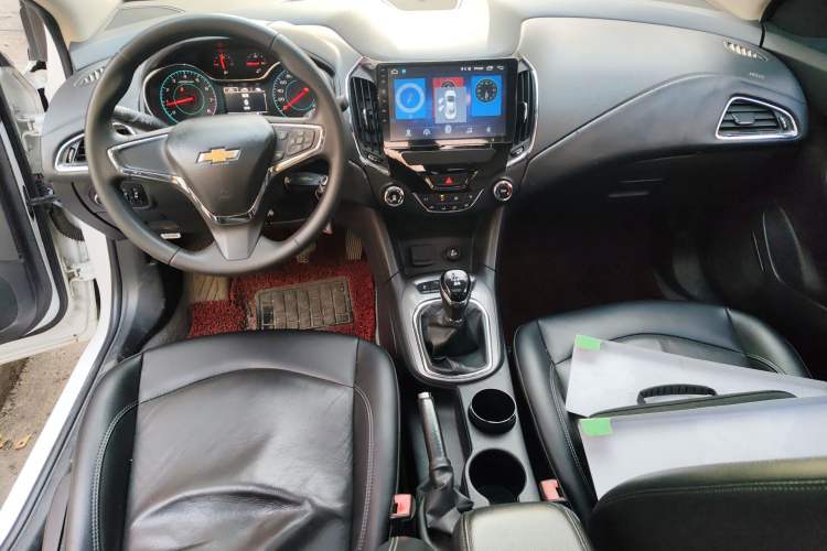 Used Chevrolet Cruze 2015 1.5L Manual Elite Edition Center Console