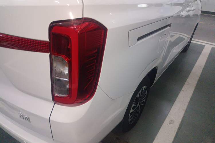 Used Dongfeng Fengon 380 2022 1.5L Comfort-Class Passenger Vehicle (Steel Spring) with 7 Seats