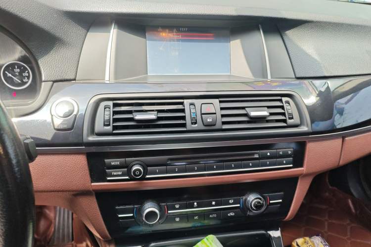 Used BMW 5 Series 2014 520Li Elegant Model
