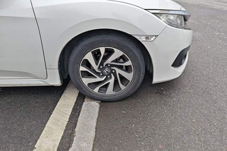 Used Honda Civic 2016 220TURBO CVT Luxury Edition
